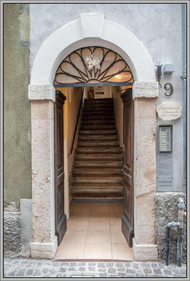 Fiori Sull'Acqua Apartments ペスキエーラ・デル・ガルダ エクステリア 写真