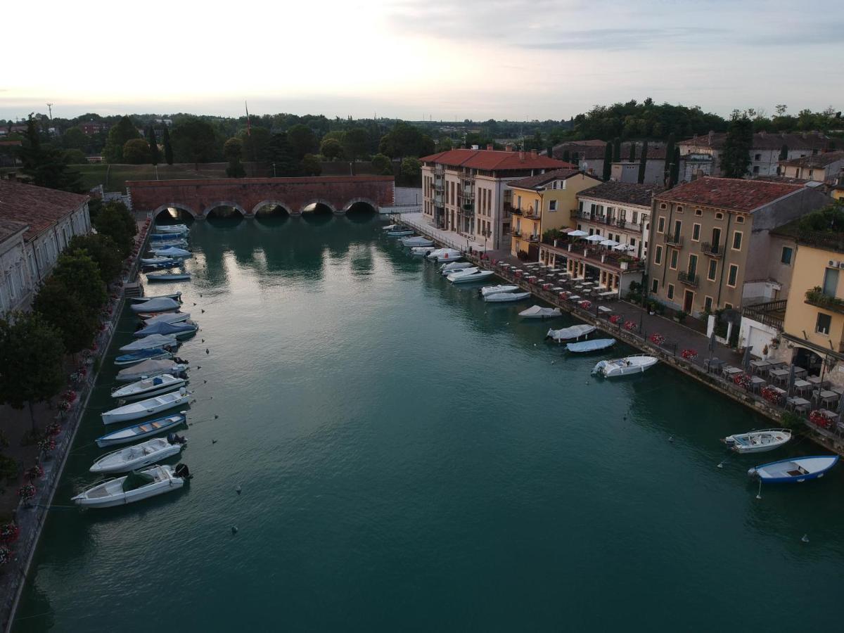 Fiori Sull'Acqua Apartments ペスキエーラ・デル・ガルダ エクステリア 写真