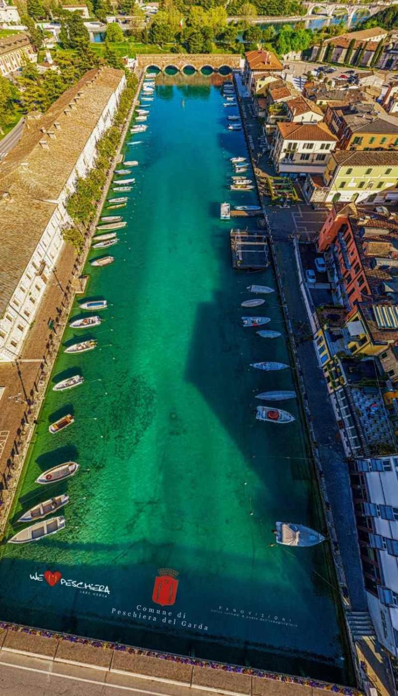 Fiori Sull'Acqua Apartments ペスキエーラ・デル・ガルダ エクステリア 写真