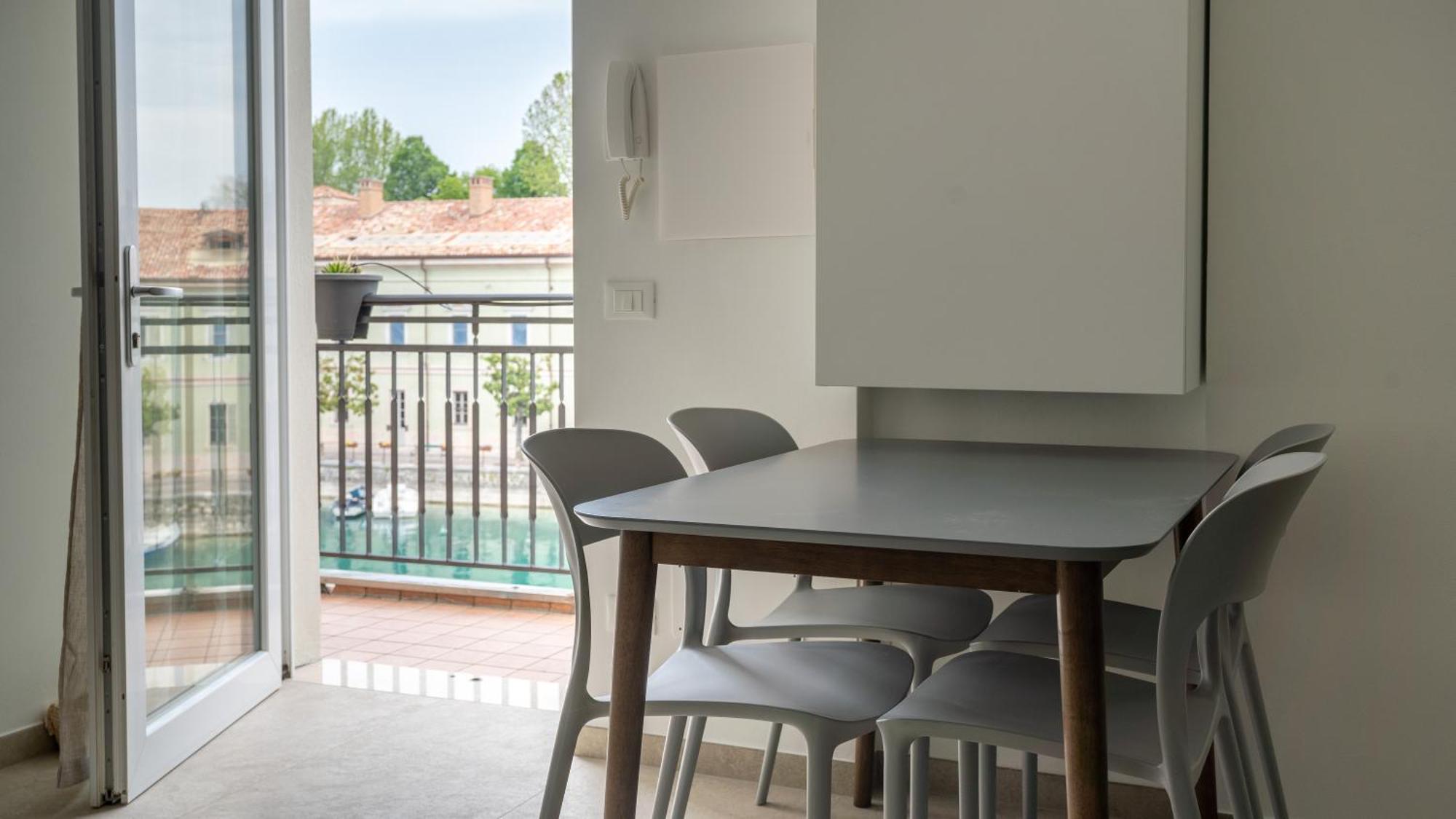 Fiori Sull'Acqua Apartments ペスキエーラ・デル・ガルダ エクステリア 写真