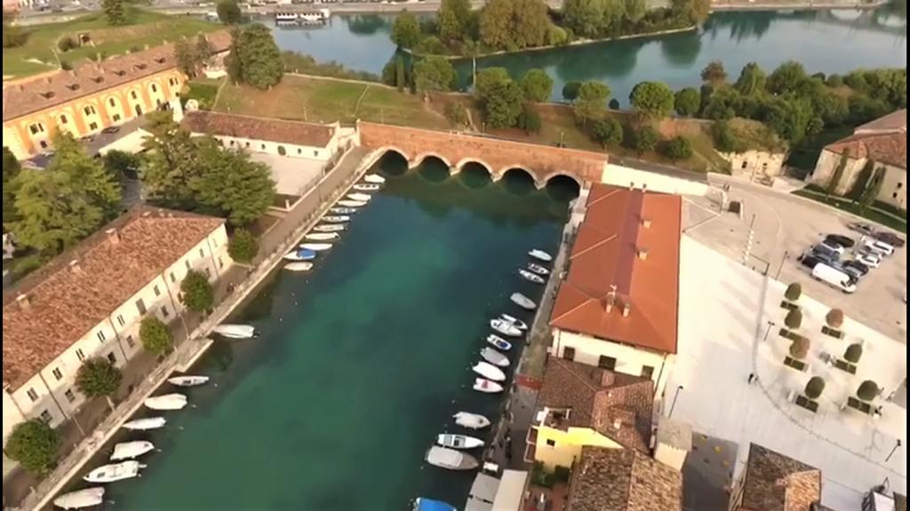Fiori Sull'Acqua Apartments ペスキエーラ・デル・ガルダ エクステリア 写真