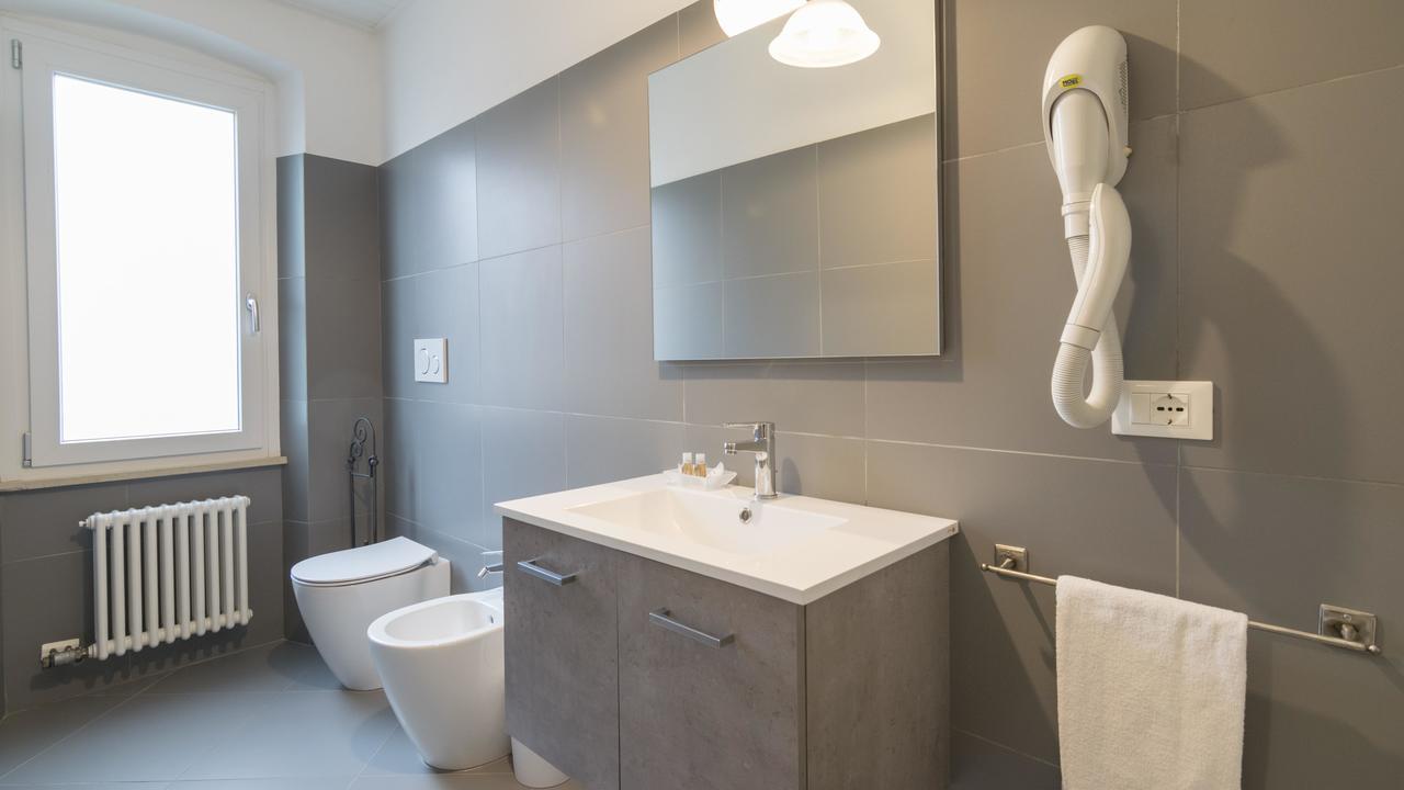Fiori Sull'Acqua Apartments ペスキエーラ・デル・ガルダ エクステリア 写真