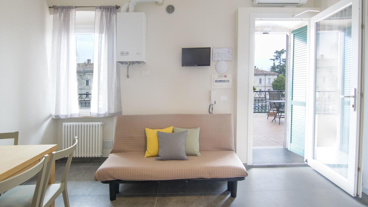 Fiori Sull'Acqua Apartments ペスキエーラ・デル・ガルダ エクステリア 写真