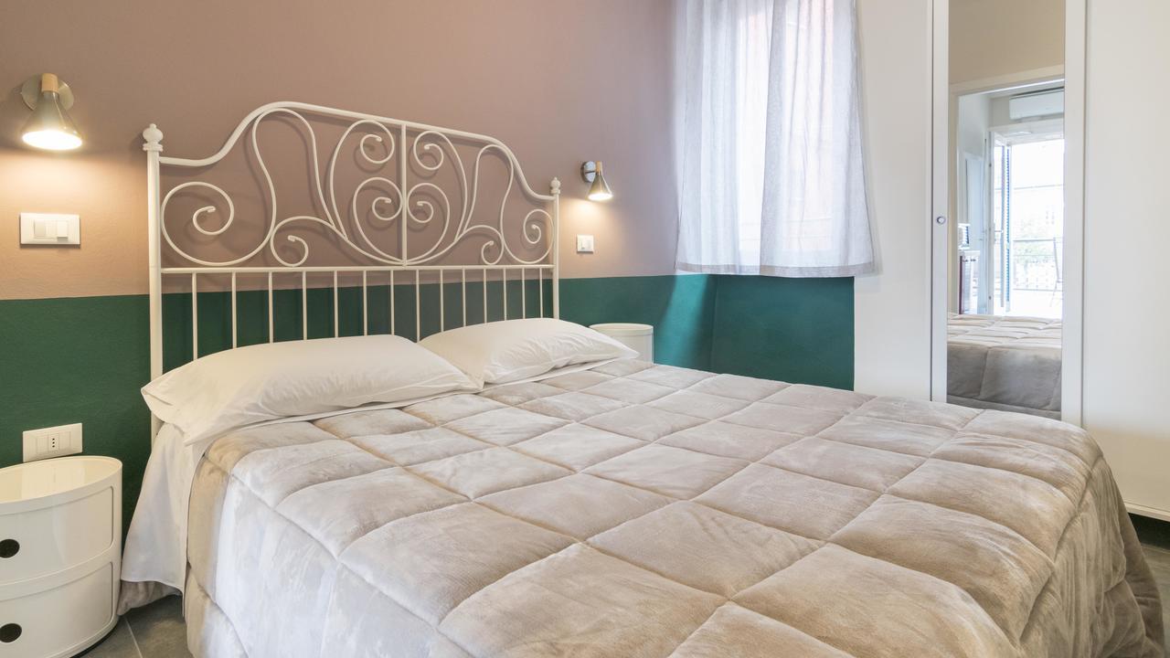 Fiori Sull'Acqua Apartments ペスキエーラ・デル・ガルダ エクステリア 写真