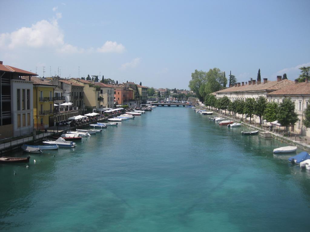 Fiori Sull'Acqua Apartments ペスキエーラ・デル・ガルダ エクステリア 写真